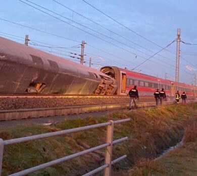 Il Frecciarossa simbolo del deragliamento del Paese