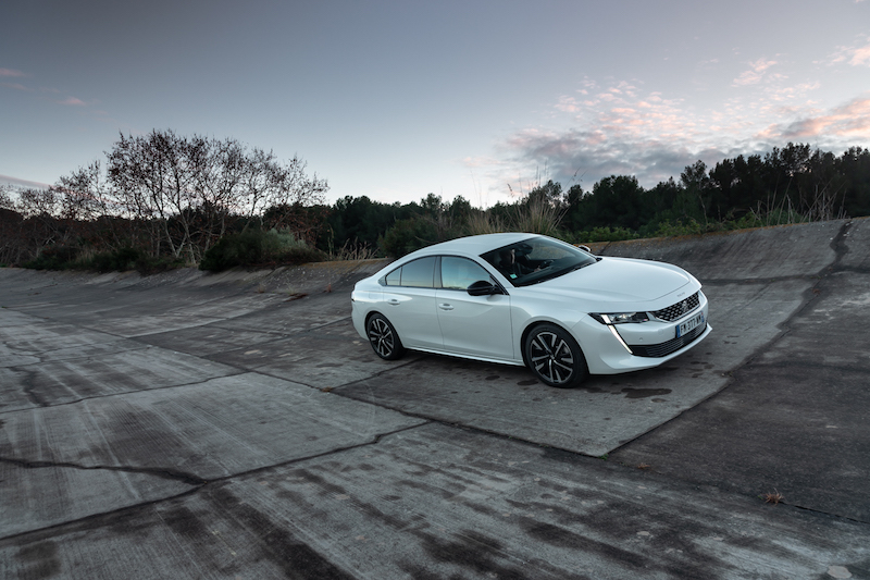Peugeot  presenta i modelli ibridi con tecnologia plug-in