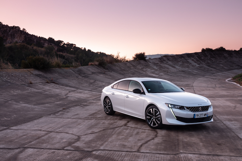 Peugeot  presenta i modelli ibridi con tecnologia plug-in