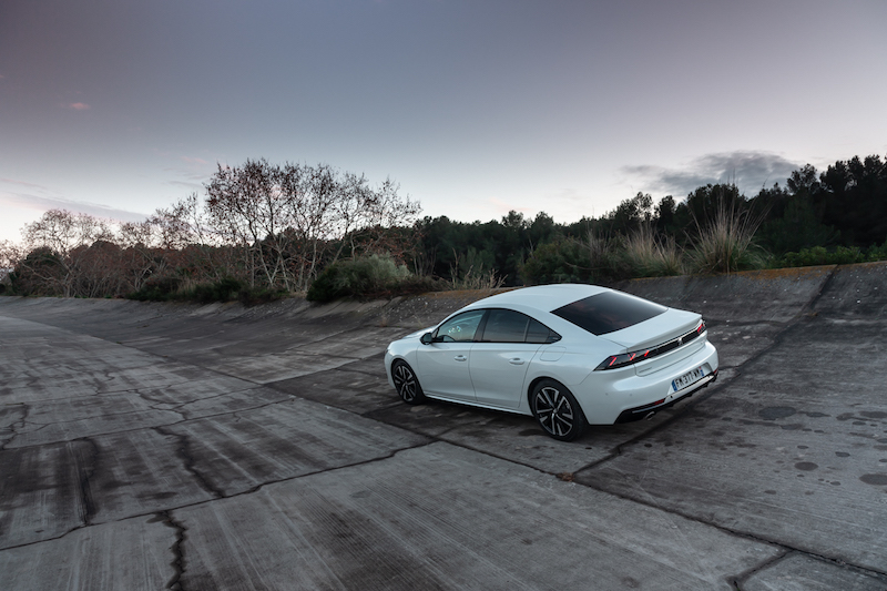 Peugeot  presenta i modelli ibridi con tecnologia plug-in
