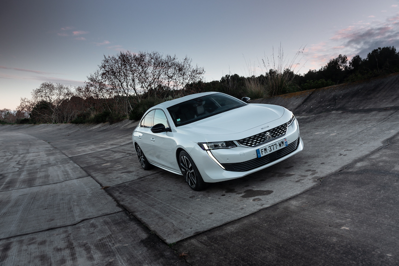 Peugeot  presenta i modelli ibridi con tecnologia plug-in