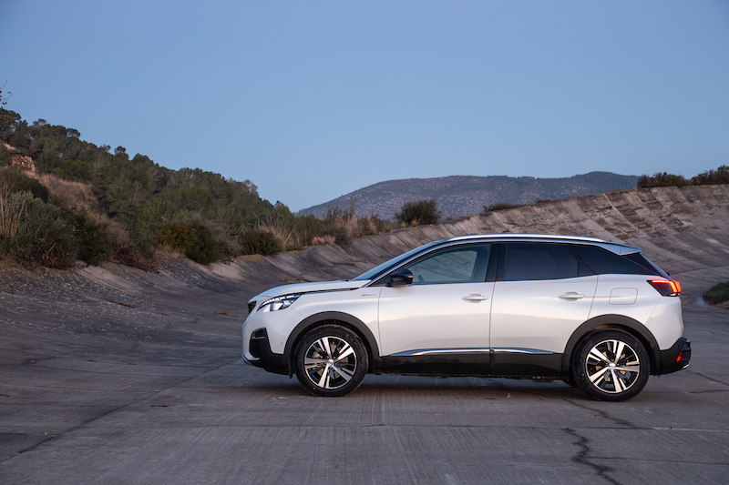 Peugeot  presenta i modelli ibridi con tecnologia plug-in