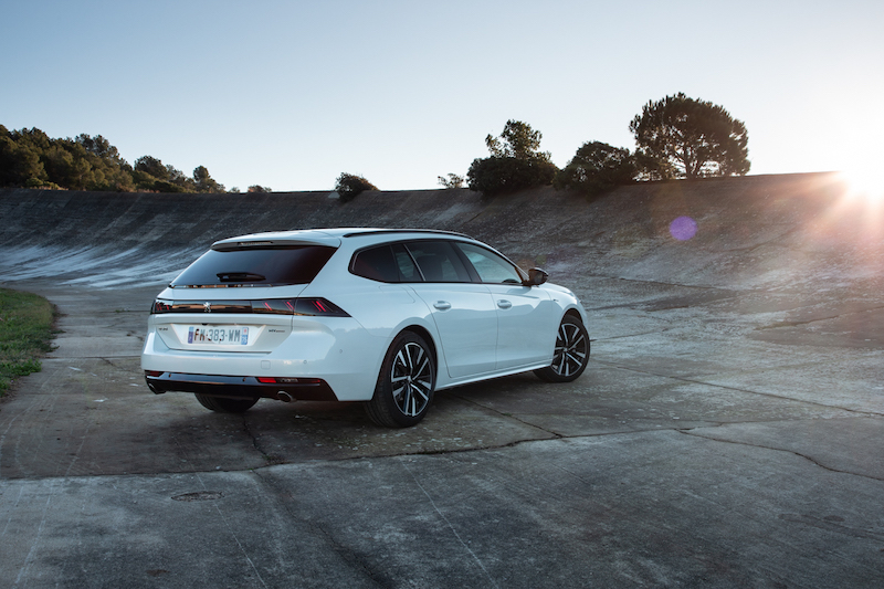 Peugeot  presenta i modelli ibridi con tecnologia plug-in