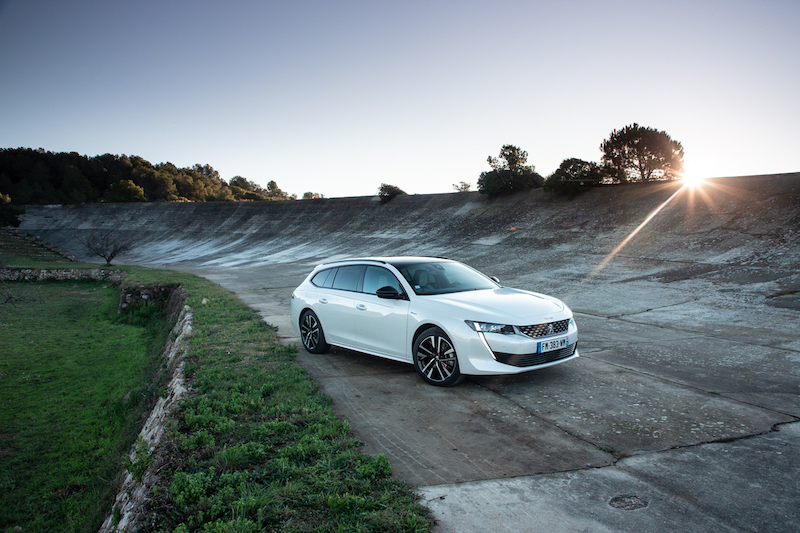 Peugeot  presenta i modelli ibridi con tecnologia plug-in