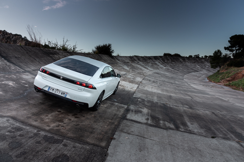 Peugeot  presenta i modelli ibridi con tecnologia plug-in