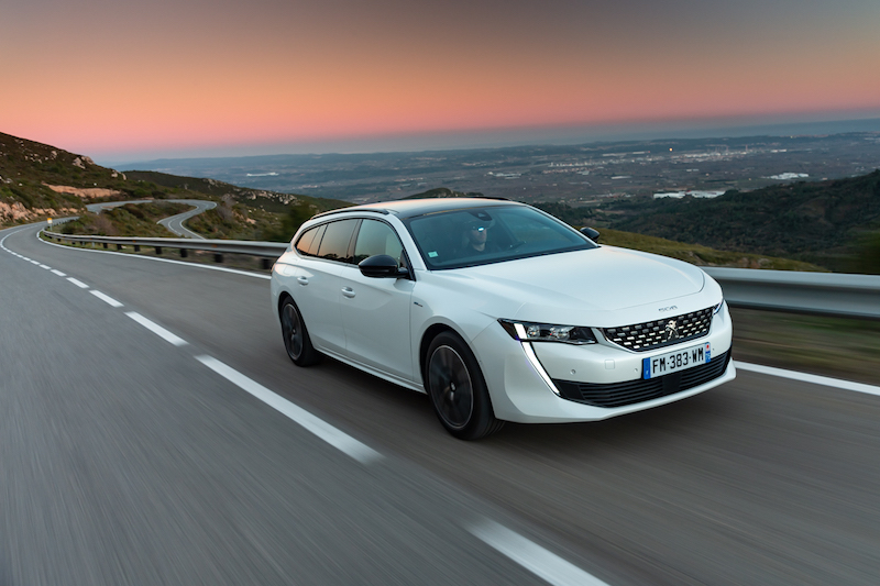 Peugeot  presenta i modelli ibridi con tecnologia plug-in