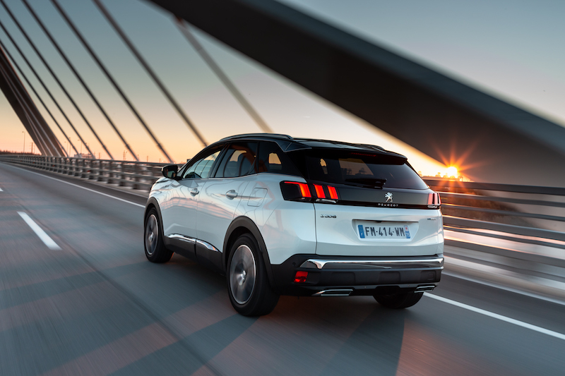 Peugeot  presenta i modelli ibridi con tecnologia plug-in