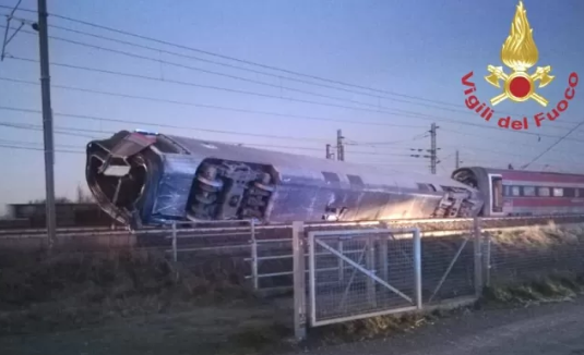 Deraglia treno alta velocità a Lodi, due morti e 31 feriti. Video – Foto