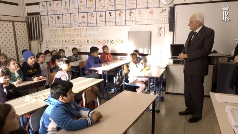 Mattarella visita la scuola romana con più alunni cinesi Mattarella visita la scuola romana con più alunni cinesi