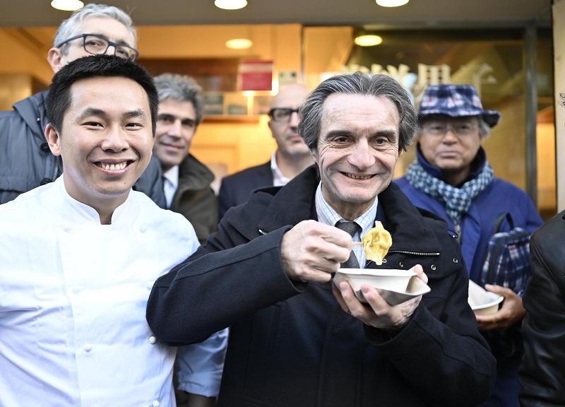 Coronavirus, Fontana nella Chinatown milanese. FOTO Coronavirus, Fontana nella Chinatown milanese. FOTO