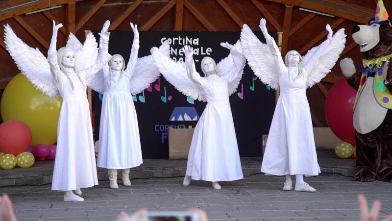 Carnevale a Cortina d’Ampezzo, il Paese delle Meraviglie e dei Balocchi Carnevale a Cortina d’Ampezzo, il Paese delle Meraviglie e dei Balocchi