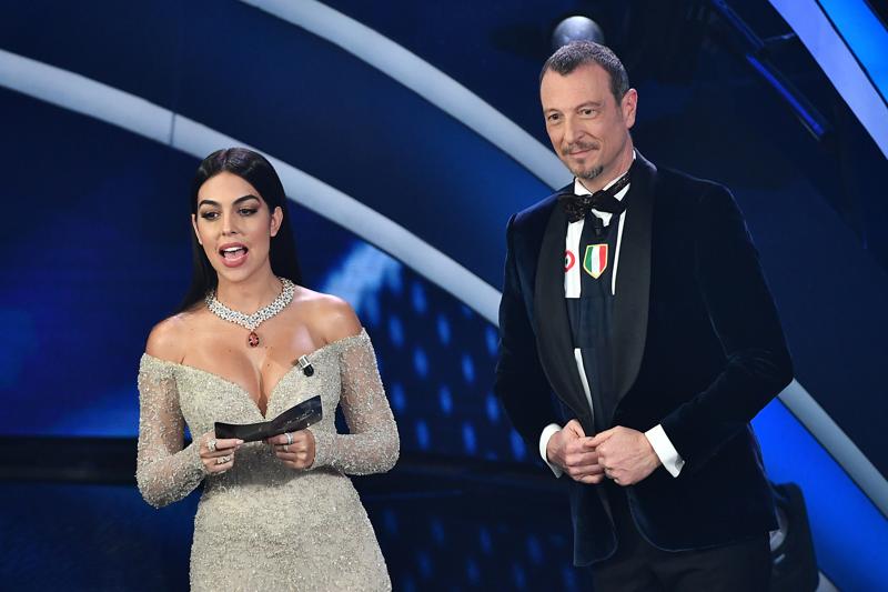 Ascolti tv, Sanremo 2020: è Benigni show. Cr7 in prima fila si gode Georgina