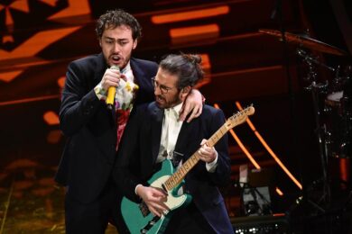 Sanremo 2020, Pinguini Tattici Nucleari conquistano l’Ariston con ‘Ringo Starr’ e… Ritorno al Futuro