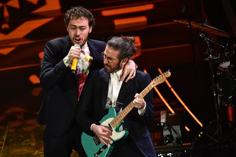 Sanremo 2020, Pinguini Tattici Nucleari conquistano l’Ariston con ‘Ringo Starr’ e… Ritorno al Futuro Sanremo 2020, Pinguini Tattici Nucleari conquistano l’Ariston con ‘Ringo Starr’ e… Ritorno al Futuro