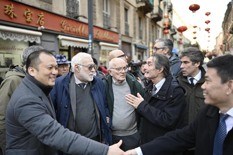 Coronavirus, Fontana nella Chinatown milanese. FOTO Coronavirus, Fontana nella Chinatown milanese. FOTO