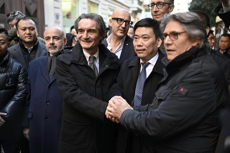 Coronavirus, Fontana nella Chinatown milanese. FOTO Coronavirus, Fontana nella Chinatown milanese. FOTO