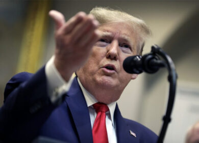 Trump fa fuori l’ambasciatore in Ue e altri due teste sull’impeachment