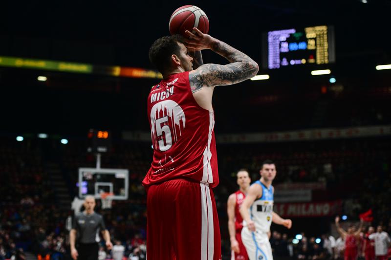 Olimpia Milano, Micov stende Cremona sulla sirena Olimpia Milano, Micov stende Cremona sulla sirena