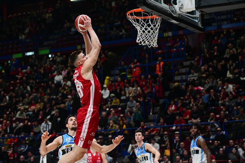 Olimpia Milano, Micov stende Cremona sulla sirena
