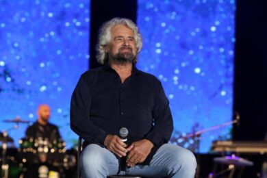 Grillo (M5s):”La politica come il Re dei ratti. Le democrazie sanno di antico”