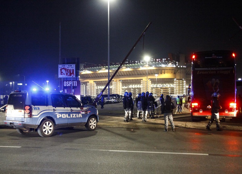 Inter-Milan, tifoso arrestato e sequestrati sfollagente e tirapugni Inter-Milan, tifoso arrestato e sequestrati sfollagente e tirapugni
