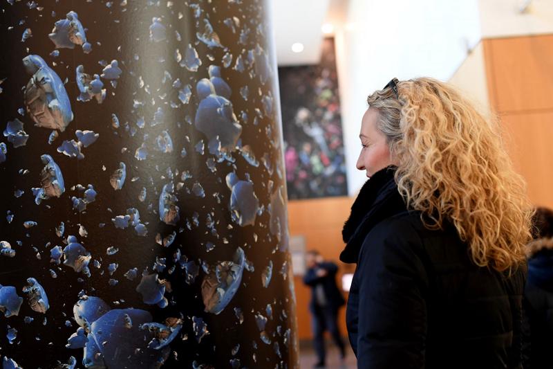 Palazzo Lombardia, installazioni su utilizzo consapevole plastica Palazzo Lombardia, installazioni su utilizzo consapevole plastica