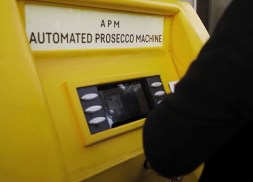 Bancomat del Prosecco rimosso dalle vie di Londra Bancomat del Prosecco rimosso dalle vie di Londra
