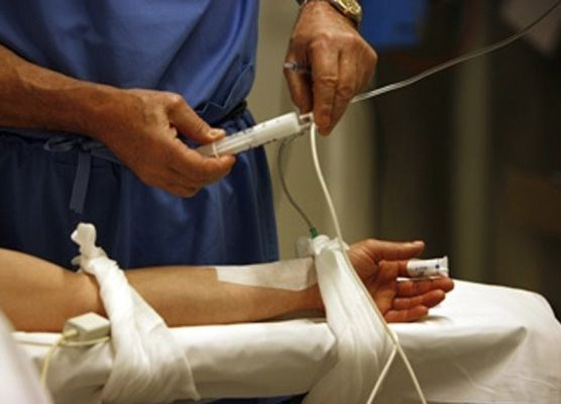 Parigi, arriva la svolta sul fine vita. Eutanasia alla portata di tutti Parigi, arriva la svolta sul fine vita. Eutanasia alla portata di tutti