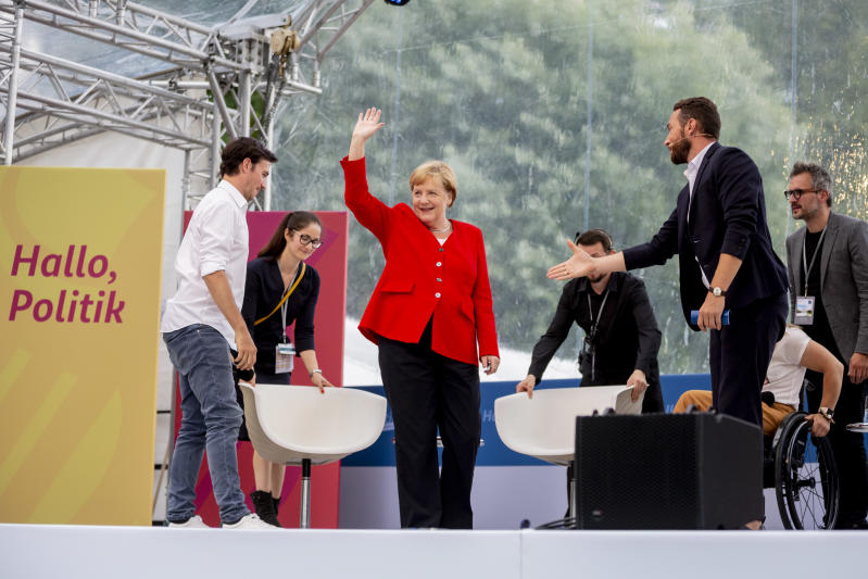 Merkel, corsa a tre per la successione: l’assenza di eredi le allunga la vita Merkel, corsa a tre per la successione: l’assenza di eredi le allunga la vita