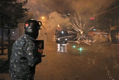 Libano: Parlamento vota fiducia al governo, scontri a Beirut