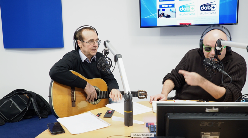 Arriva la canzone Salva Salvini: “Mille chitarre contro le sardine sott’odio” Arriva la canzone Salva Salvini: “Mille chitarre contro le sardine sott’odio”