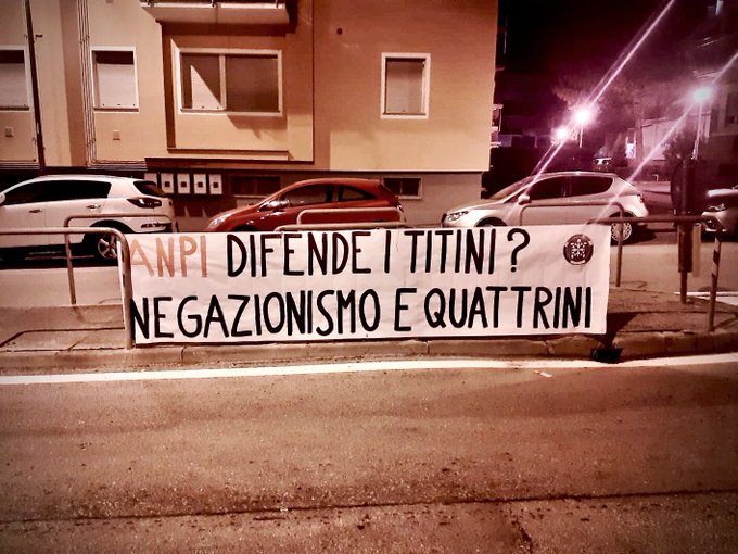 Foibe, CasaPound contro l’Anpi. Affissi nella notte decine di manifesti Foibe, CasaPound contro l’Anpi. Affissi nella notte decine di manifesti