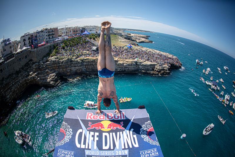 Red Bull Cliff Diving World Series, tuffi spettacolari a Polignano a Mare