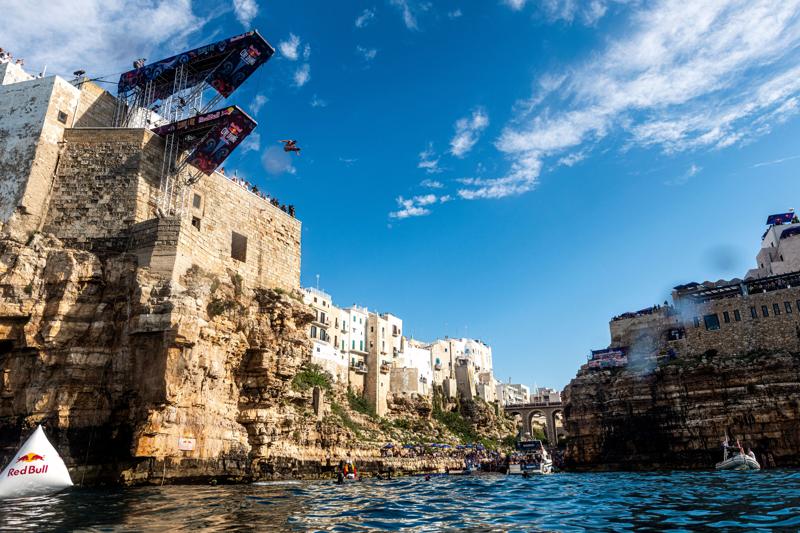 Red Bull Cliff Diving World Series, tuffi spettacolari a Polignano a Mare