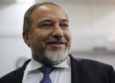Israele, Lieberman pronto a governare con Gantz: scacco matto a Netanyahu?