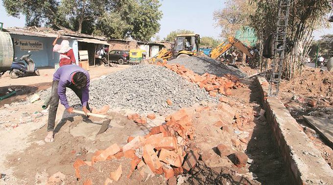 India, un muro per nascondere i poveri durante la visita di Trump India, un muro per nascondere i poveri durante la visita di Trump