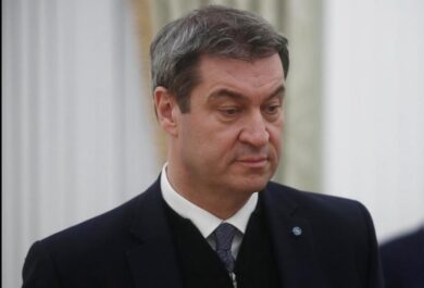 Germania, per la Cdu un doppio post Merkel. Soeder cancelliere e Spahn leader