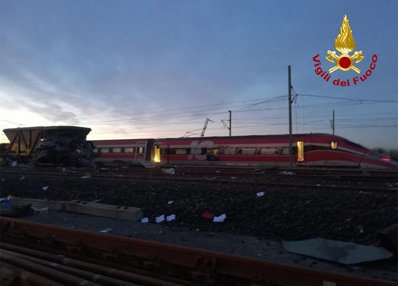 Treno deragliato Lodi: ipotesi problema tecnico. Al via il dissequestro Treno deragliato Lodi: ipotesi problema tecnico. Al via il dissequestro