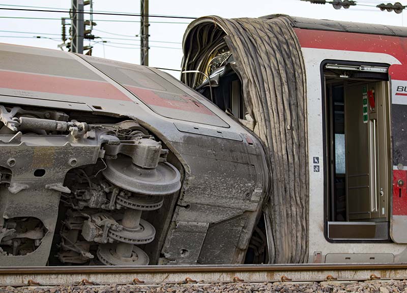 Treno deragliato Lodi: ipotesi problema tecnico. Al via il dissequestro Treno deragliato Lodi: ipotesi problema tecnico. Al via il dissequestro