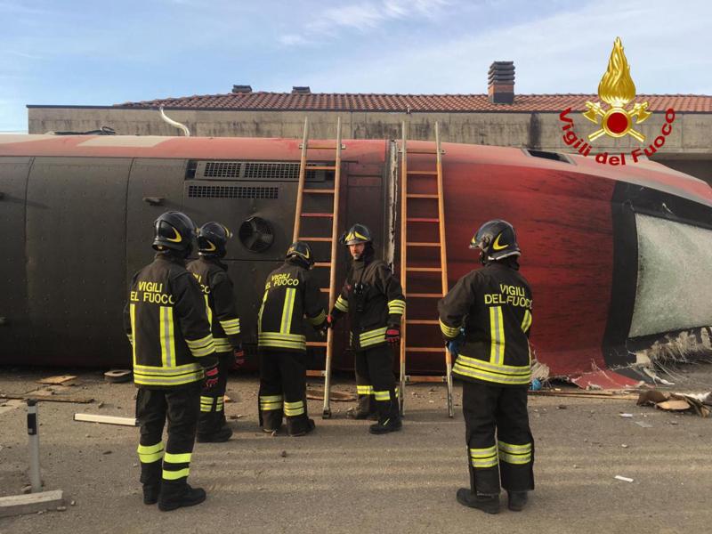 Treno deragliato Lodi: ipotesi problema tecnico. Al via il dissequestro Treno deragliato Lodi: ipotesi problema tecnico. Al via il dissequestro