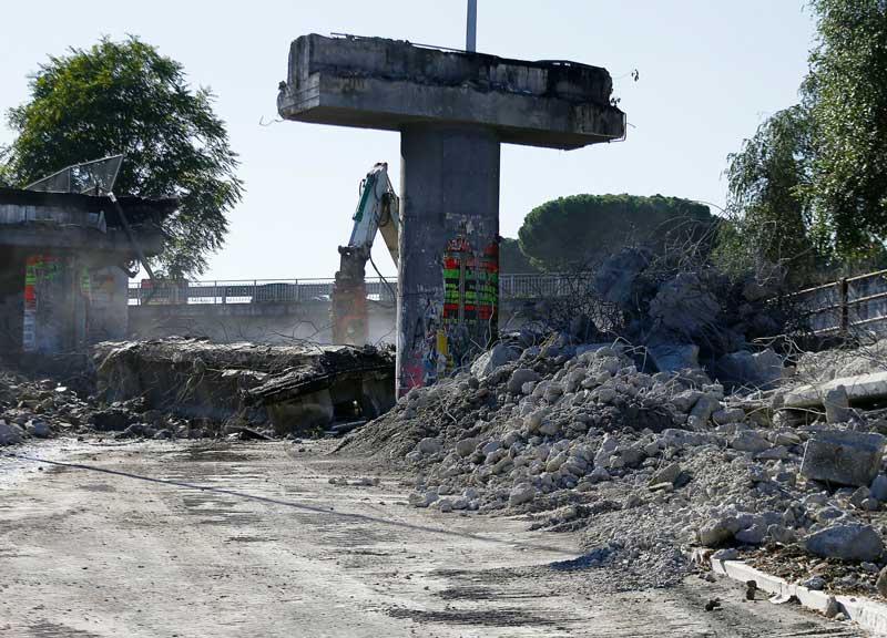 Tangenziale Est rottamata, i comitati insorgono: “È un progetto criminale” Tangenziale Est rottamata, i comitati insorgono: “È un progetto criminale”