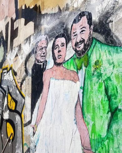 Street art, provocazione sui Navigli: murales ‘Salvini e Renzi oggi sposi’
