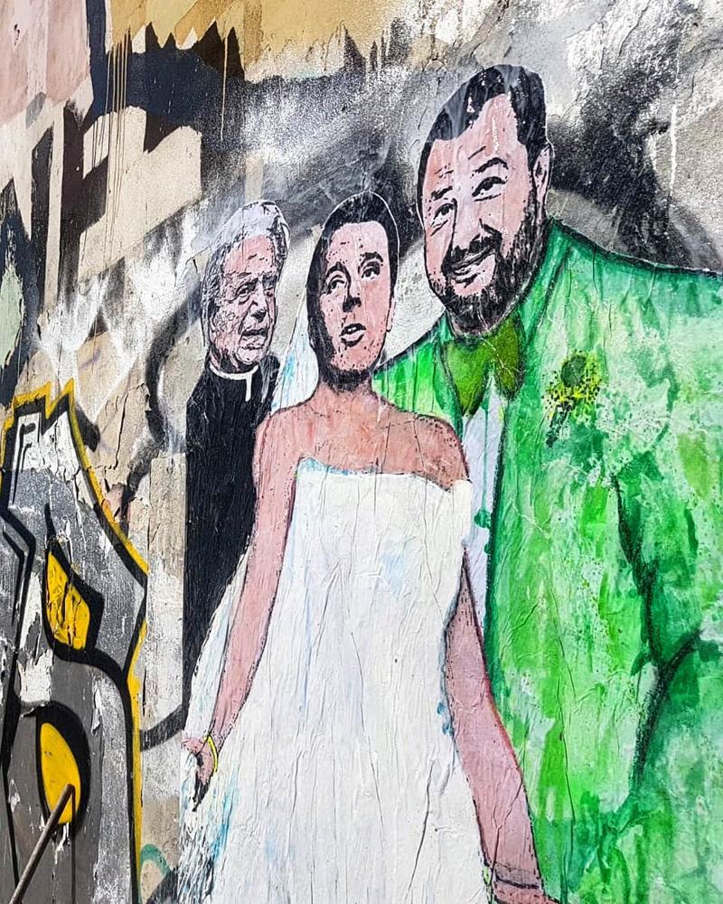 Street art, provocazione sui Navigli: murales ‘Salvini e Renzi oggi sposi’ Street art, provocazione sui Navigli: murales ‘Salvini e Renzi oggi sposi’