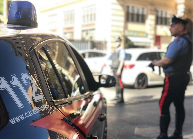Spacciatore si arrende a zia e cugina. “Non ne posso più portatemi in carcere” Spacciatore si arrende a zia e cugina. “Non ne posso più portatemi in carcere”