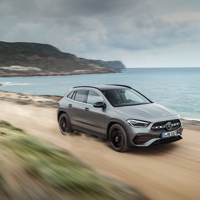 GLA, il baby suv Mercedes, lancia cinque modelli esclusivi per l’Italia