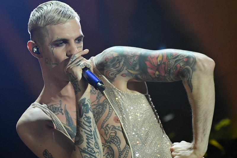 Achille Lauro, il padre magistrato: ‘Mio figlio non è drogato, è eccentrico’ Achille Lauro, il padre magistrato: ‘Mio figlio non è drogato, è eccentrico’