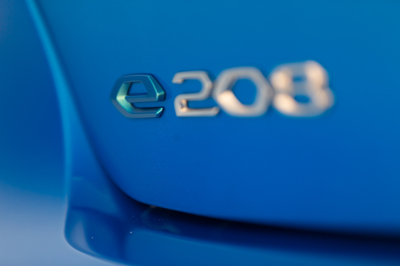 Le Peugeot e-208 e suv e-2008,sono guidabile anche dai neopatentati Le Peugeot e-208 e suv e-2008,sono guidabile anche dai neopatentati