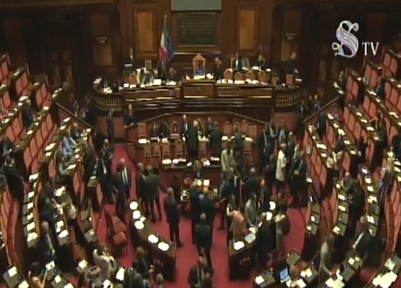 Governo,Responsabili? “Quanti ne vogliono.Il Senato non vota contro se stesso” Governo,Responsabili? “Quanti ne vogliono.Il Senato non vota contro se stesso”