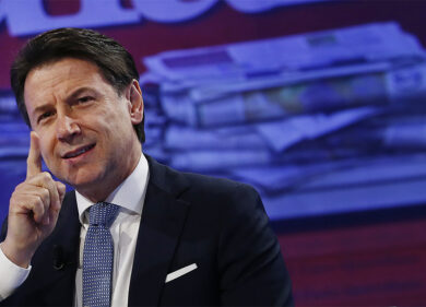 Governo, Renzi pronto allo strappo. Conte lo sfida: “Ti aspetto in Parlamento”