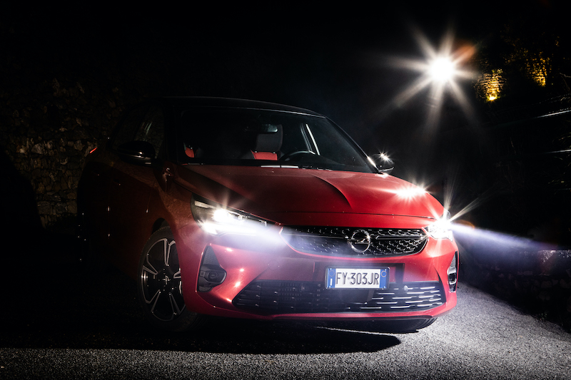 Sulla nuova Opel Corsa debuttano i fari a Matrice di LED Sulla nuova Opel Corsa debuttano i fari a Matrice di LED